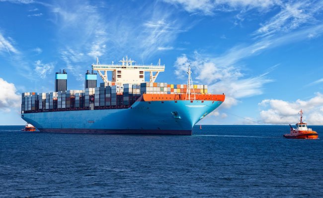 الشحن البحري - سفينة وحاويات